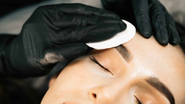 Les avantages et les risques d'opter pour un maquillage permanent à Dijon