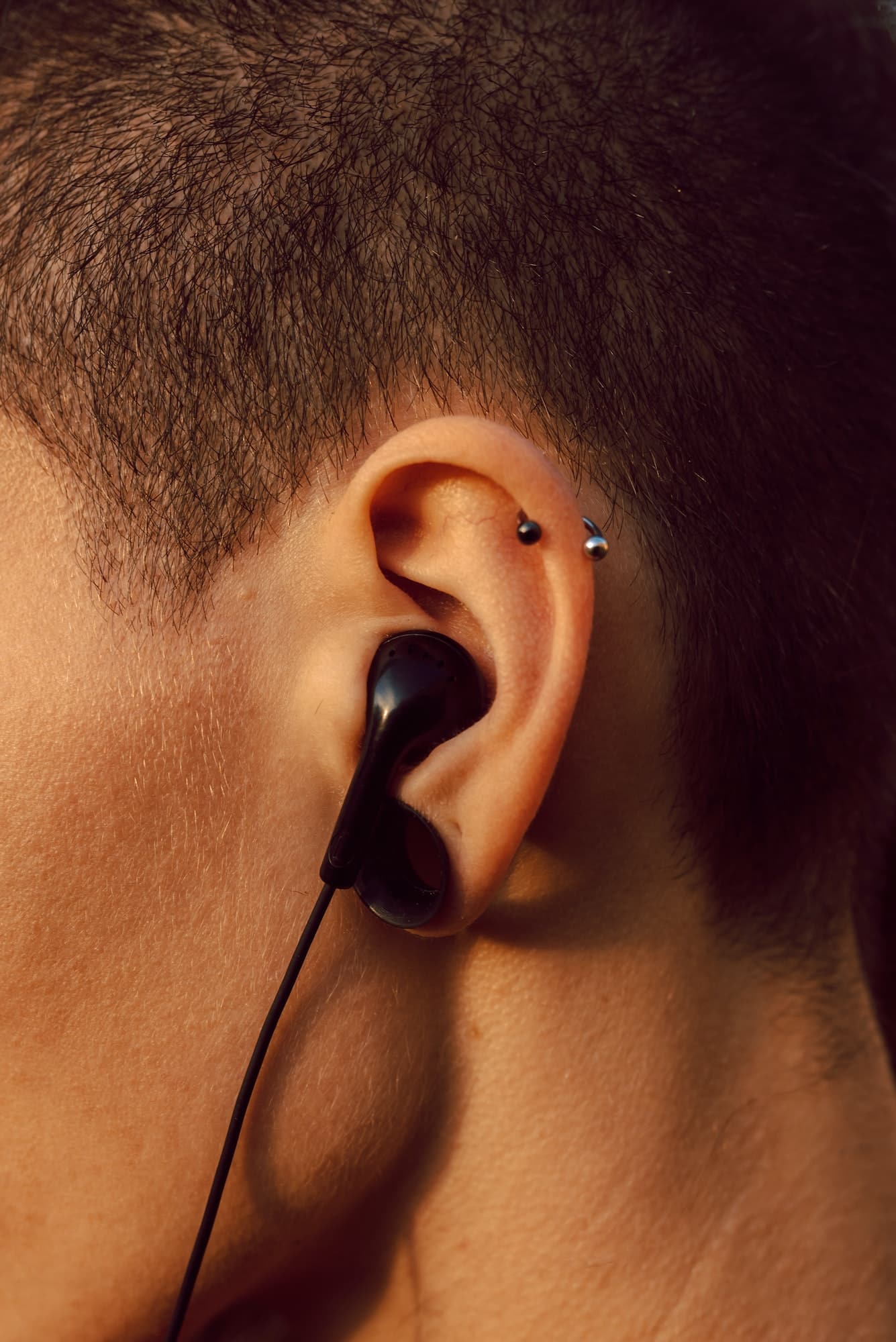 Piercings oreille homme les modèles incontournables sur le marché